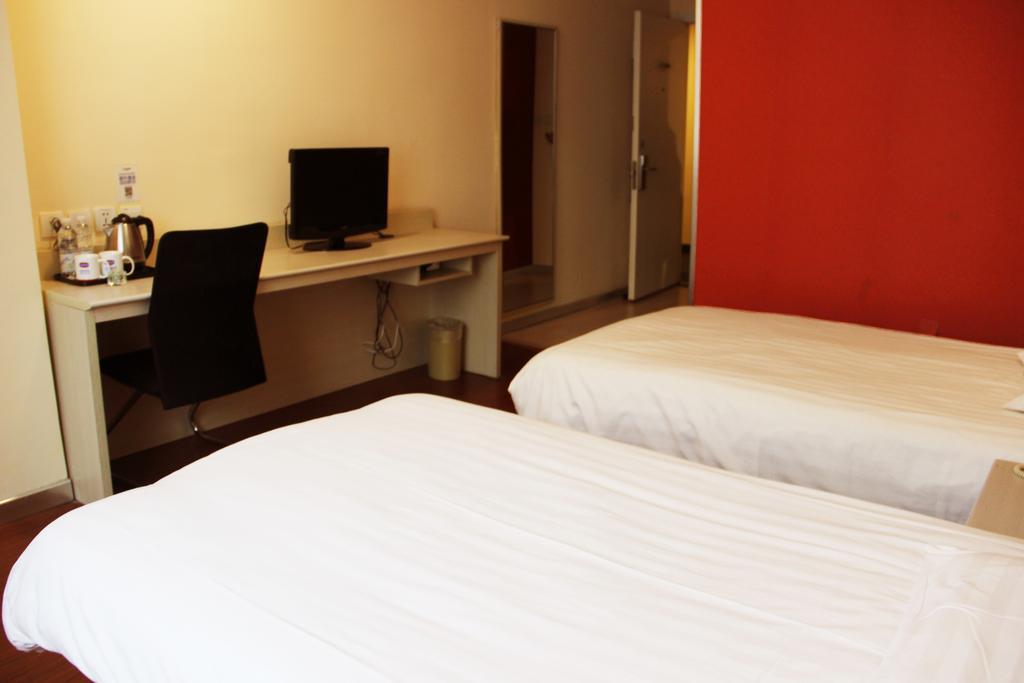 Hanting Hotel Beijing South Railway Station Стая снимка